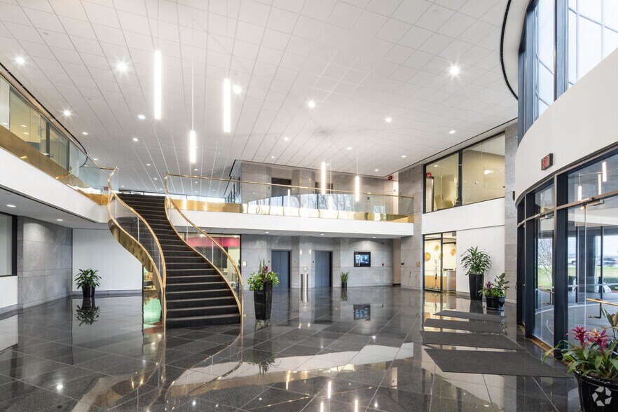 More Photos Of 7800 N Mopac Expy, Austin Medical For Lease