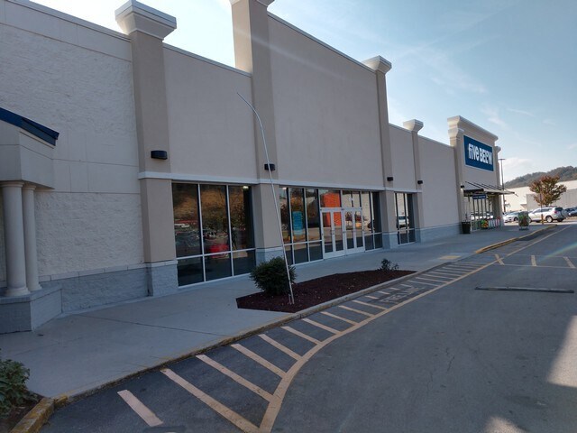 More Photos Of 6719-6741 Clinton Hwy, Knoxville Unknown For Lease