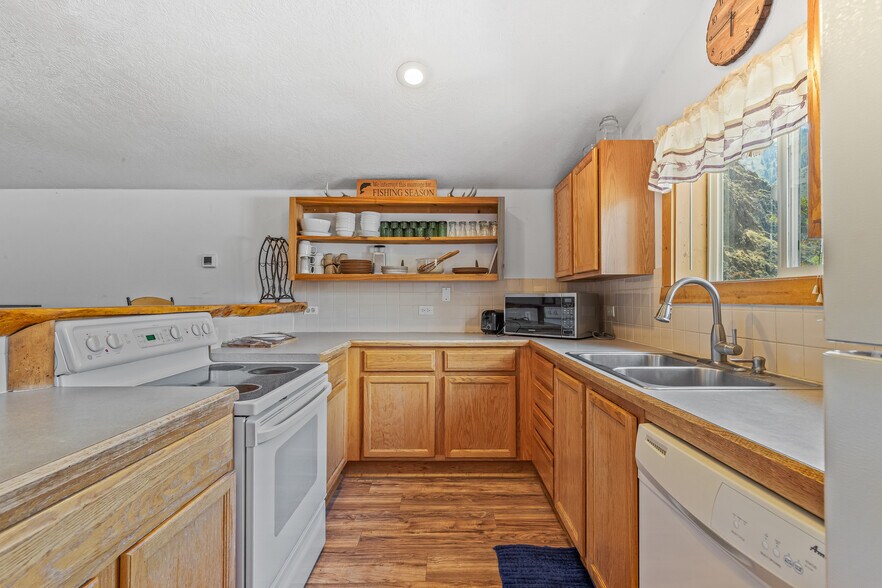 More Photos Of 302 Berger St, Riggins Apartments For Sale