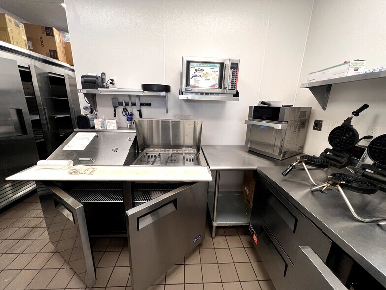 More Photos Of 11565 Theatre Dr, Champlin Unknown For Lease