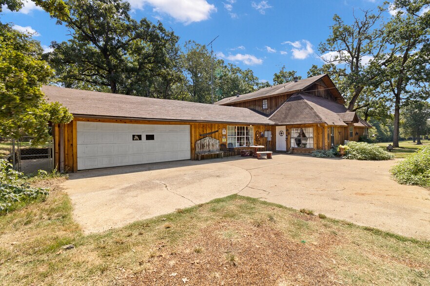 More Photos Of 750 N US Highway 287, Palestine Multifamily For Sale