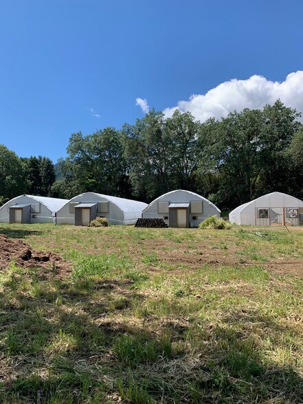 More Photos Of 3311 Rogue River Hwy, Gold Hill Specialty For Lease