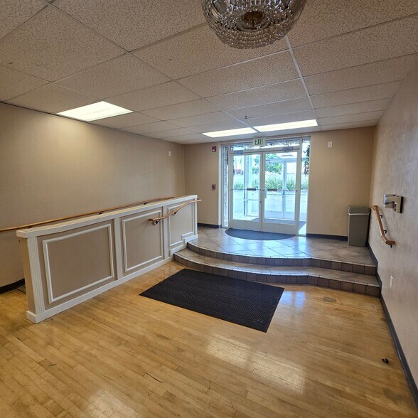 More Photos Of 3950 S Redwood Rd, Salt Lake City Freestanding For Sale