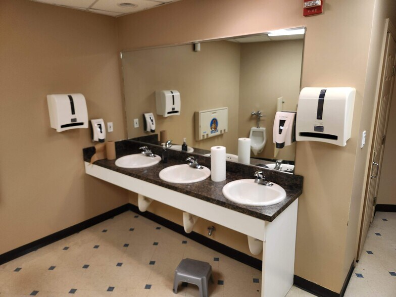 More Photos Of 521 W Grantham Rd, New Bern Specialty For Sale