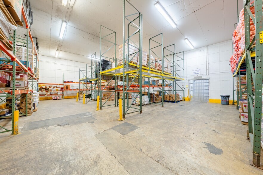 More Photos Of 1930 NW 23rd St, Miami Warehouse For Lease