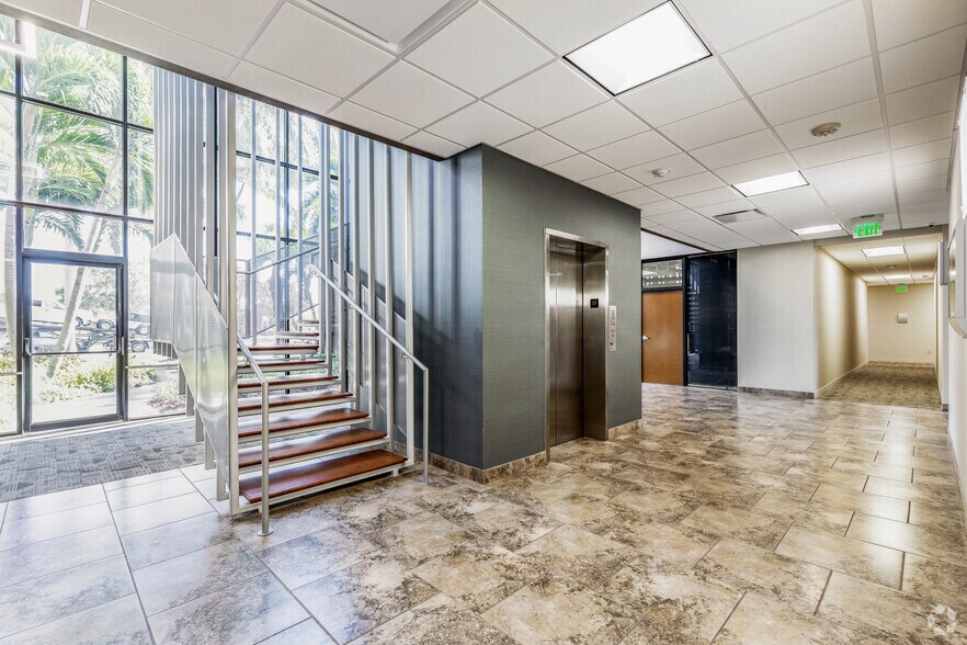 More Photos Of 9500 Koger Blvd N, Saint Petersburg Unknown For Lease