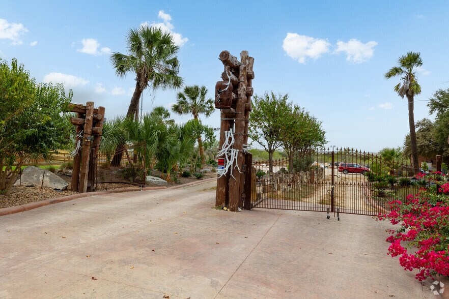 More Photos Of 11734 Schriber Rd, Buda Warehouse For Lease