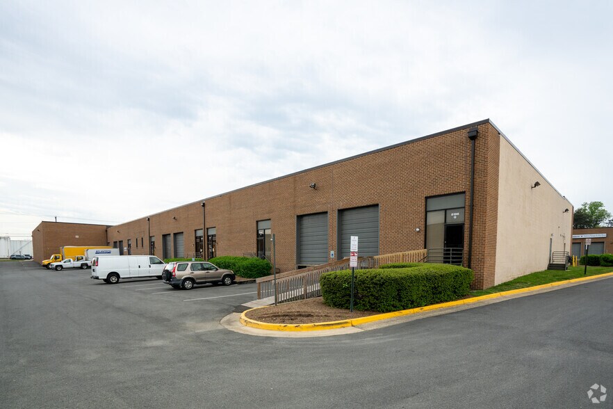 More Photos Of 8196 Terminal Rd, Lorton Showroom For Lease
