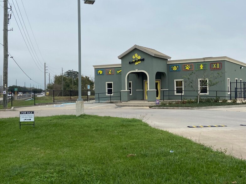 More Photos Of 21725 Clay Rd, Katy Veterinarian Kennel For Sale