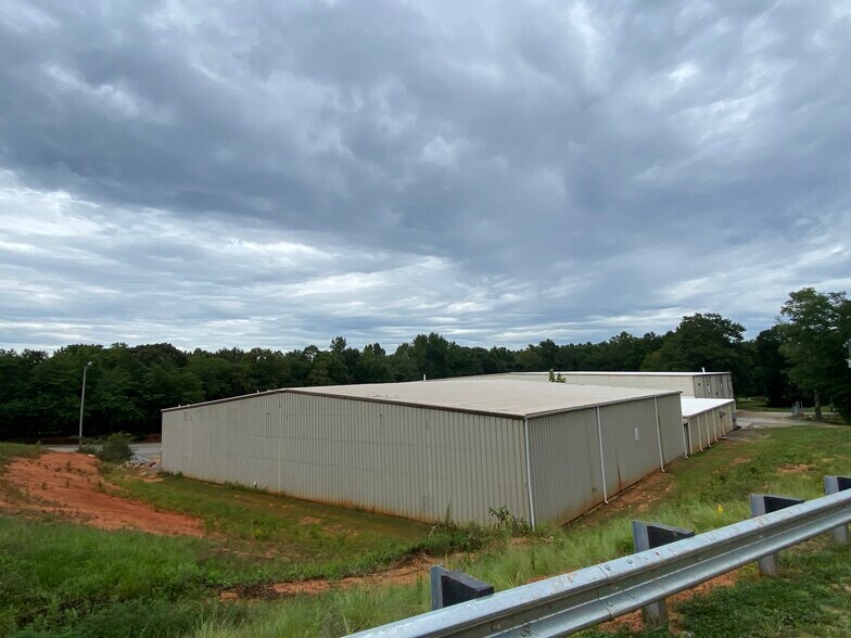 More Photos Of 5115 Old Greenville Hwy, Liberty Warehouse For Lease