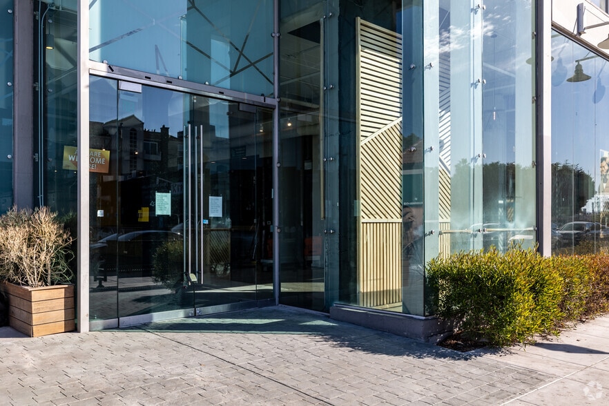 More Photos Of 600 S La Brea Ave, Los Angeles Storefront Retail Residential For Lease
