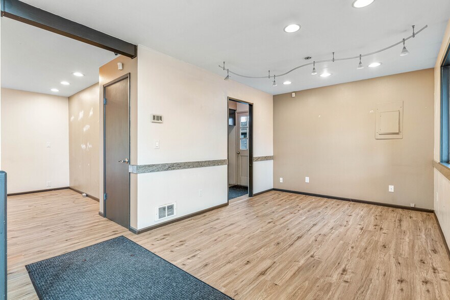 More Photos Of 712 Avenue D, Snohomish Storefront Retail Office For Sale