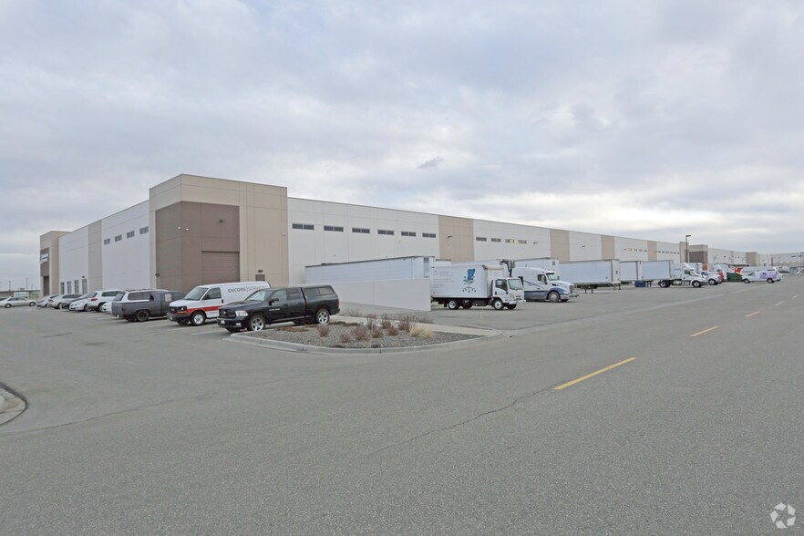 More Photos Of 9600 - 9640 E 40th Ave, Denver Warehouse For Lease