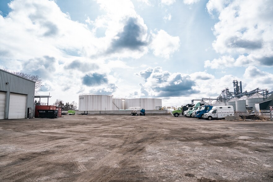 More Photos Of 200 Eastport Blvd, Hamilton Warehouse For Lease