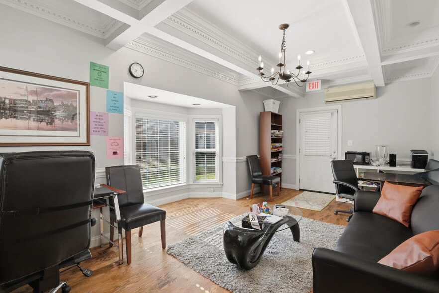 More Photos Of 1662 Village Green, Crofton Office For Lease