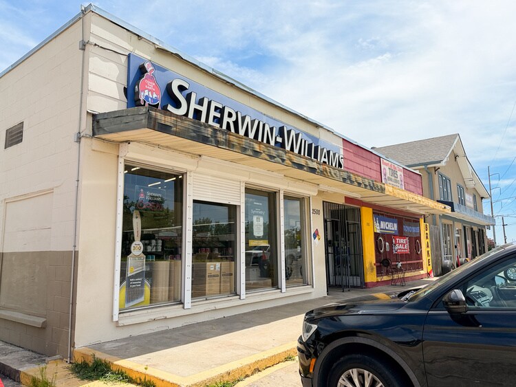 More Photos Of 2500 Airline Dr, Kenner Storefront For Lease