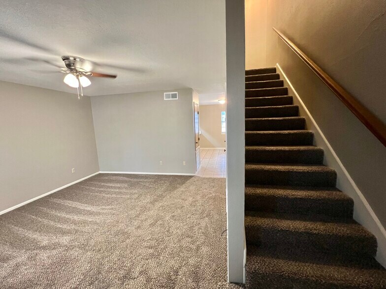 More Photos Of 1039 N Chenango St, Angleton Apartments For Sale