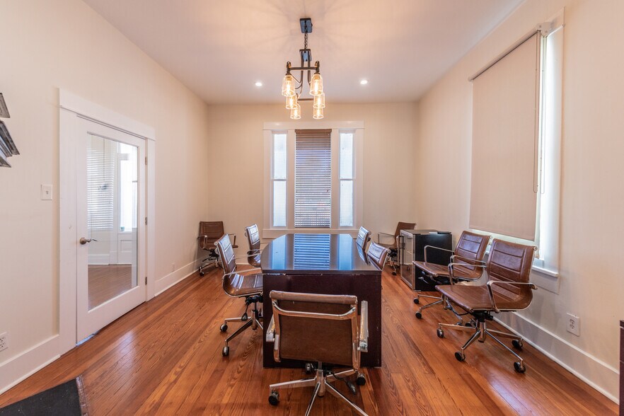 More Photos Of 214 E Ashby Pl, San Antonio Office For Lease