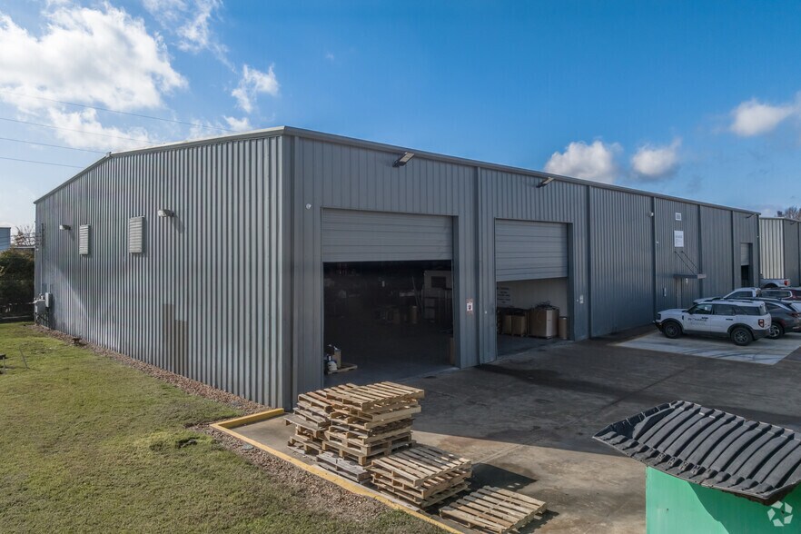 More Photos Of 5850 Cunningham Rd, Houston Unknown For Lease