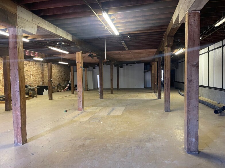 More Photos Of 324 W Oklahoma Ave, Guthrie Storefront Retail Residential For Lease