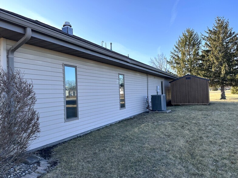More Photos Of 220 SW 5th St, Woodhull Medical For Sale