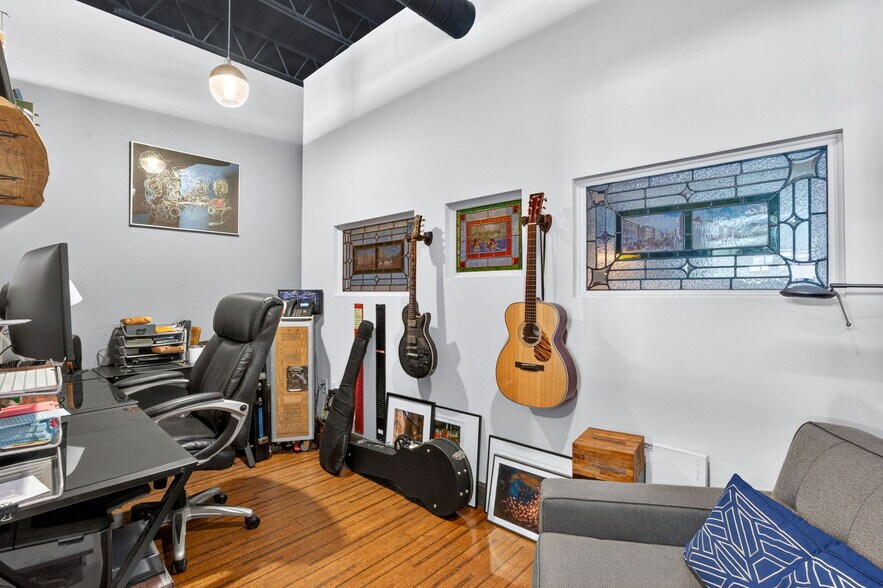More Photos Of 2500 Emerson Ave S, Saint Petersburg Manufacturing For Lease