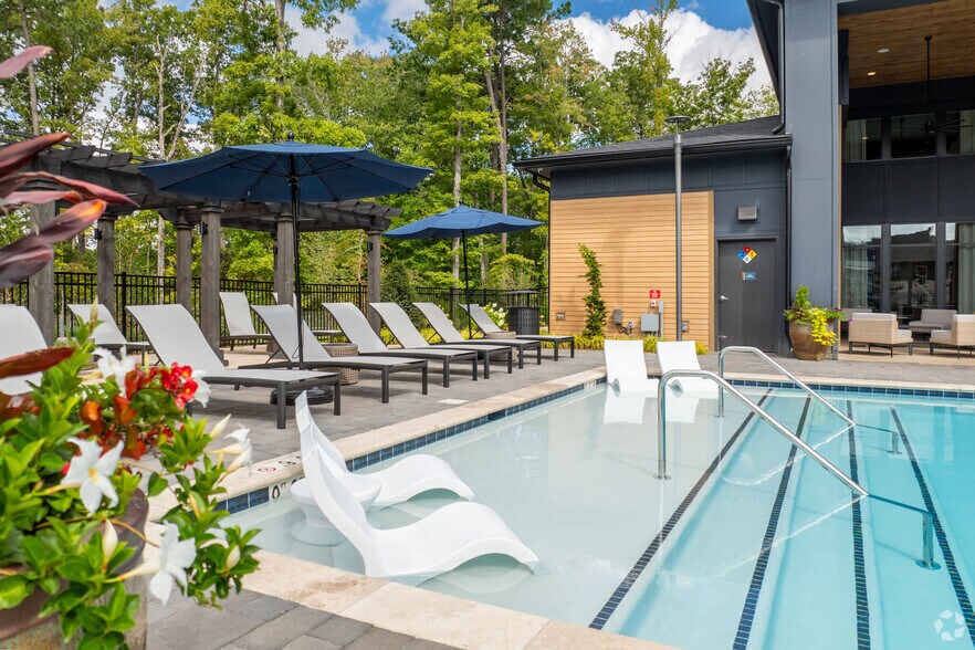 More Photos Of 12801 Lucks Ln, Midlothian Apartments For Sale