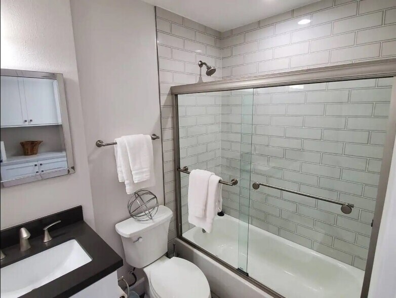 More Photos Of 1558 Ebers St, San Diego Apartments For Sale