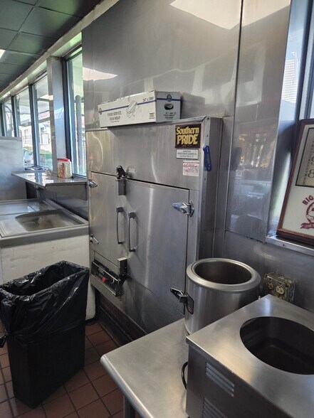 More Photos Of 572 Watertown Ave, Waterbury Restaurant For Sale