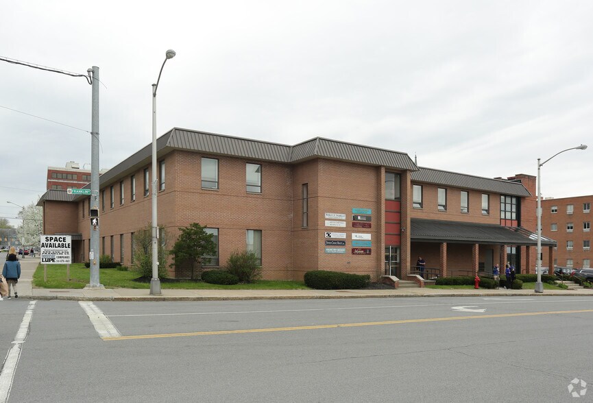 Primary Photo Of 670 Franklin St, Schenectady Office For Lease