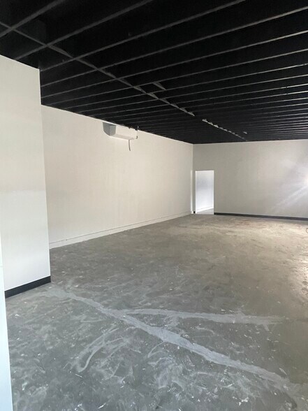 More Photos Of 7307-7309 Canoga Ave, Canoga Park Restaurant For Sale