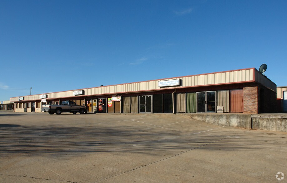 Primary Photo Of 430-436 Columbia Dr, Carrollton Unknown For Lease