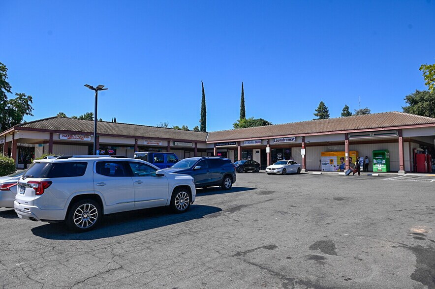Primary Photo Of 500 Cirby Way, Roseville General Retail For Sale