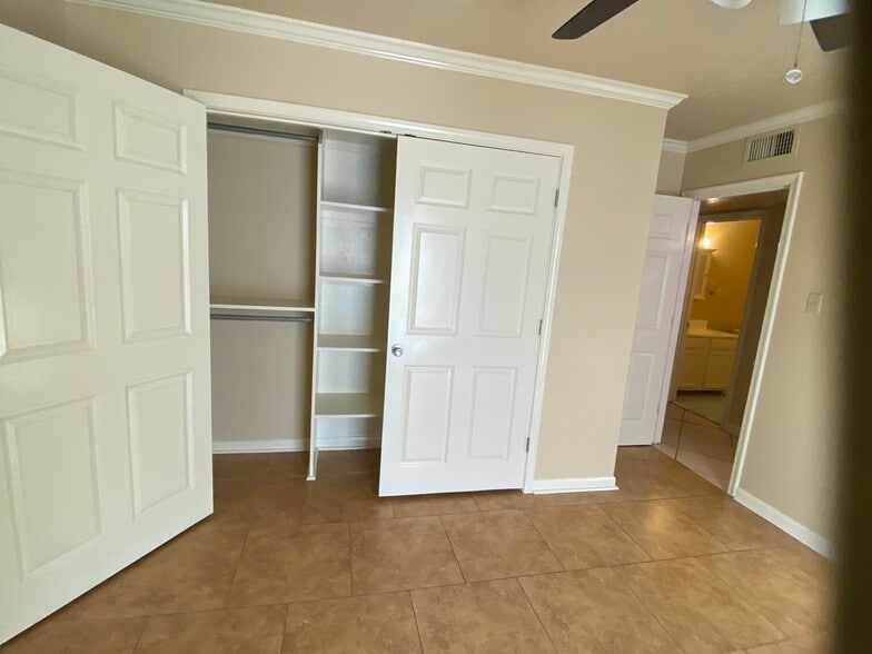 More Photos Of 3005 Lake Villa Dr, Metairie Apartments For Sale