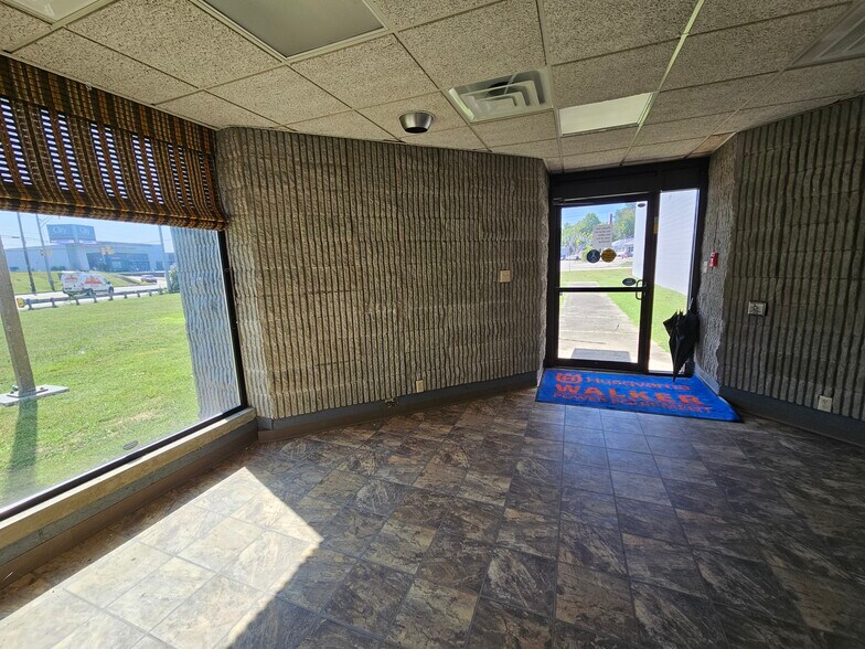 More Photos Of 20 Grace Dr, Hurricane General Retail For Lease