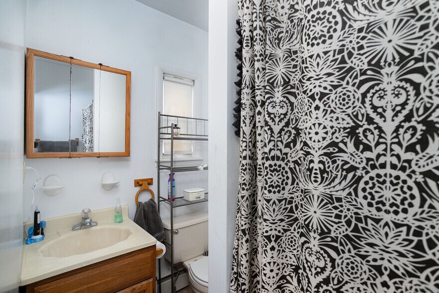 More Photos Of 37 US Highway 130, Trenton Light Manufacturing For Sale