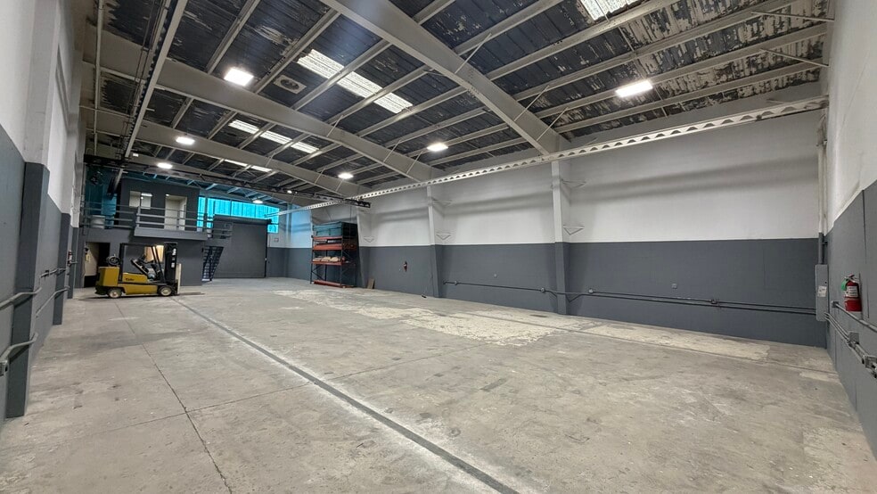 More Photos Of 1433 Yosemite Ave & 1430 Armstrong Ave, San Francisco Manufacturing For Lease