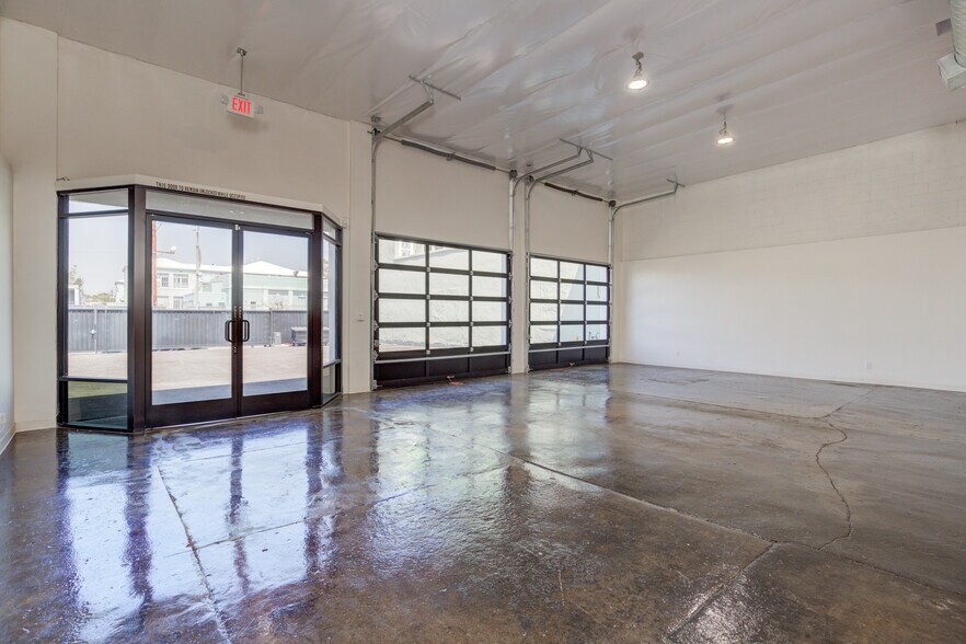 More Photos Of 2616 W Jefferson Blvd, Los Angeles Showroom For Sale