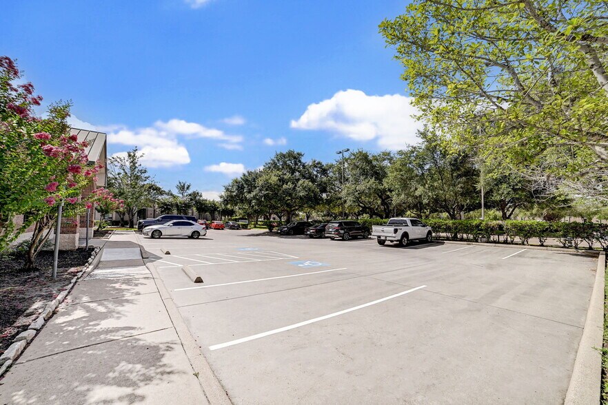 More Photos Of 2515 Cordes Dr, Sugar Land General Retail For Sale