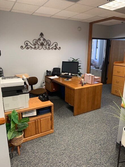 More Photos Of 1015 Chestnut Ave, Carlsbad Office For Sale