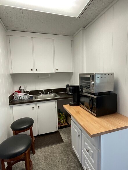 More Photos Of 8356 Silver Creek Dr, Show Low Office For Sale