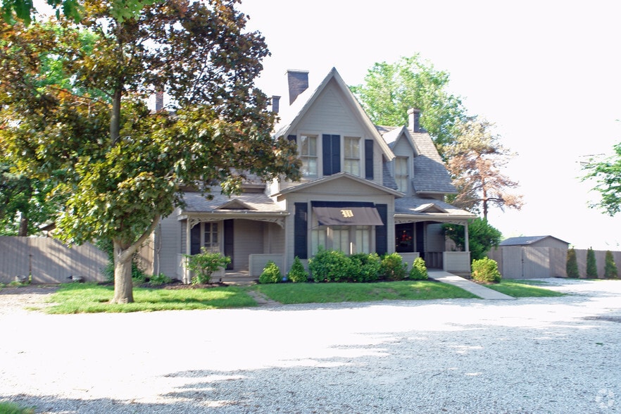 More Photos Of 318 W Walnut St, Raymore Freestanding For Sale