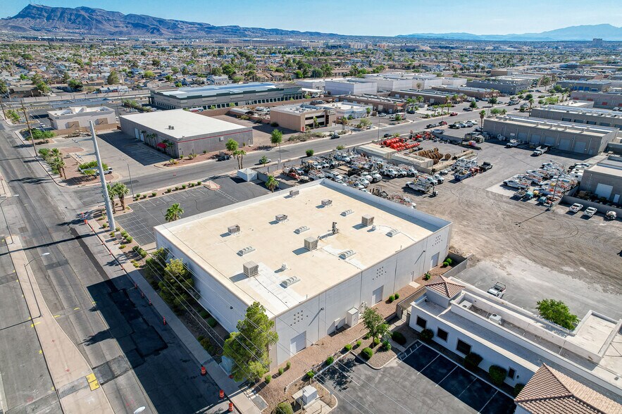 More Photos Of 200 Sunpac Ave, Henderson Warehouse For Sale