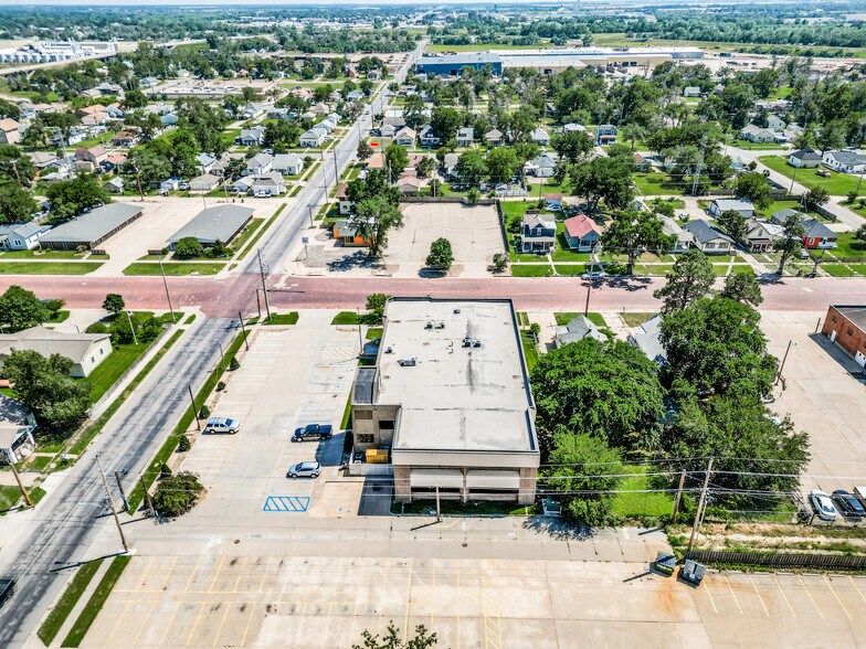 More Photos Of 500 W 1st Ave, Hutchinson Office For Sale
