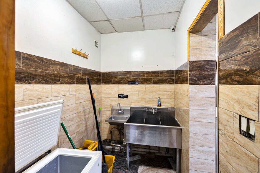 More Photos Of 1370 Nostrand Ave, Brooklyn Storefront Retail Residential For Lease