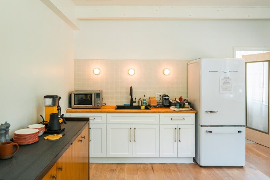 More Photos Of 990 Edgewood Ave NE, Atlanta Freestanding For Lease