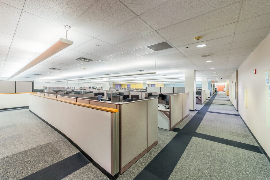 More Photos Of 100 Citibank Dr, San Antonio Office For Sale