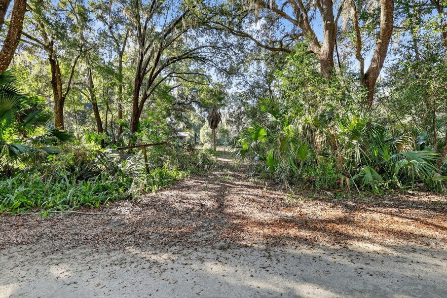 More Photos Of 20700 9th St, McIntosh Service Station For Sale
