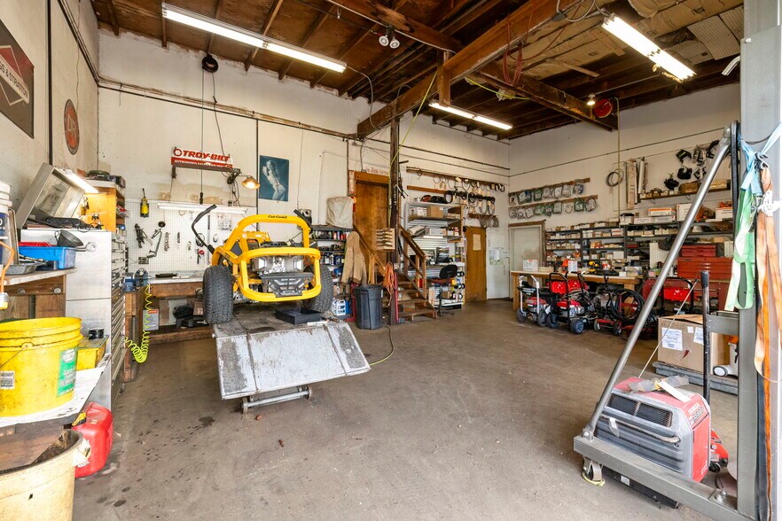 More Photos Of 901 Bay St, Port Orchard Storefront For Sale