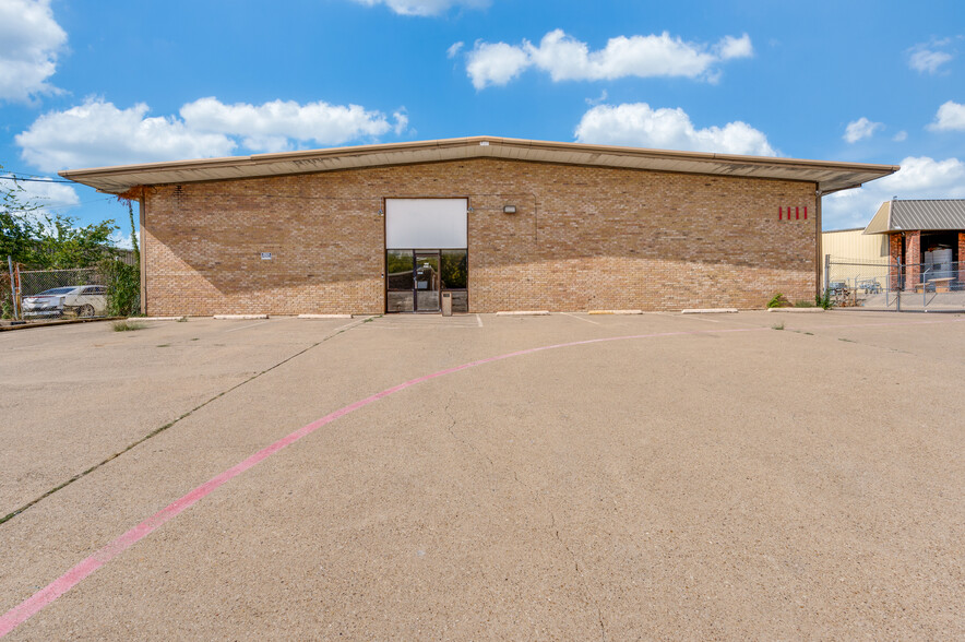 Primary Photo Of 1111 Explorer St, Duncanville Distribution For Sale